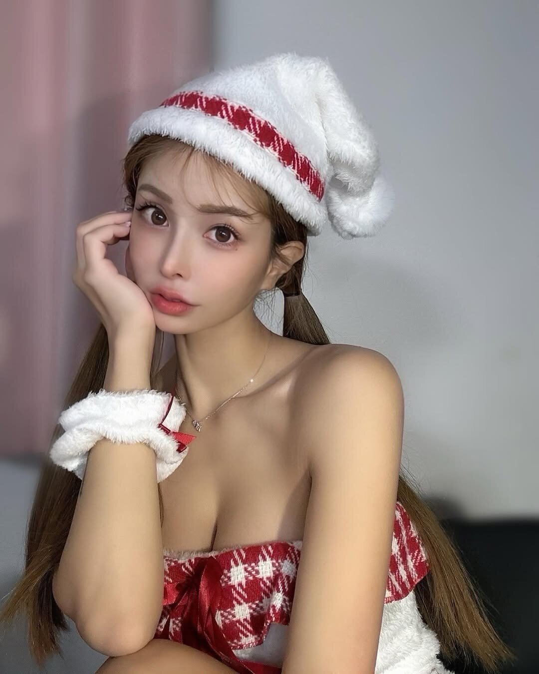 Bà ngoại tuổi 35 trẻ đẹp như chị em với con gái, thân hình nóng bỏng làm &#34;dậy sóng&#34; mạng xã hội - 6