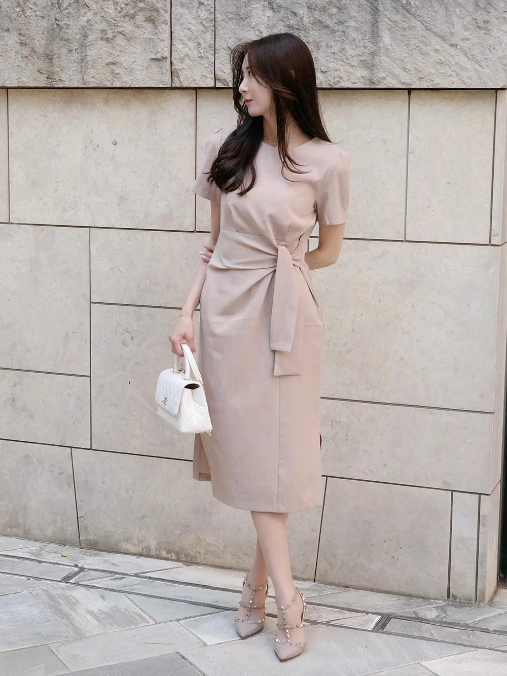Phụ nữ ngấp nghé 40 tuổi muốn trẻ quanh năm phải tránh xa 3 thứ: Tóc xoăn, họa tiết hoa và kiểu váy &#34;cưa sừng làm nghé&#34; - 12