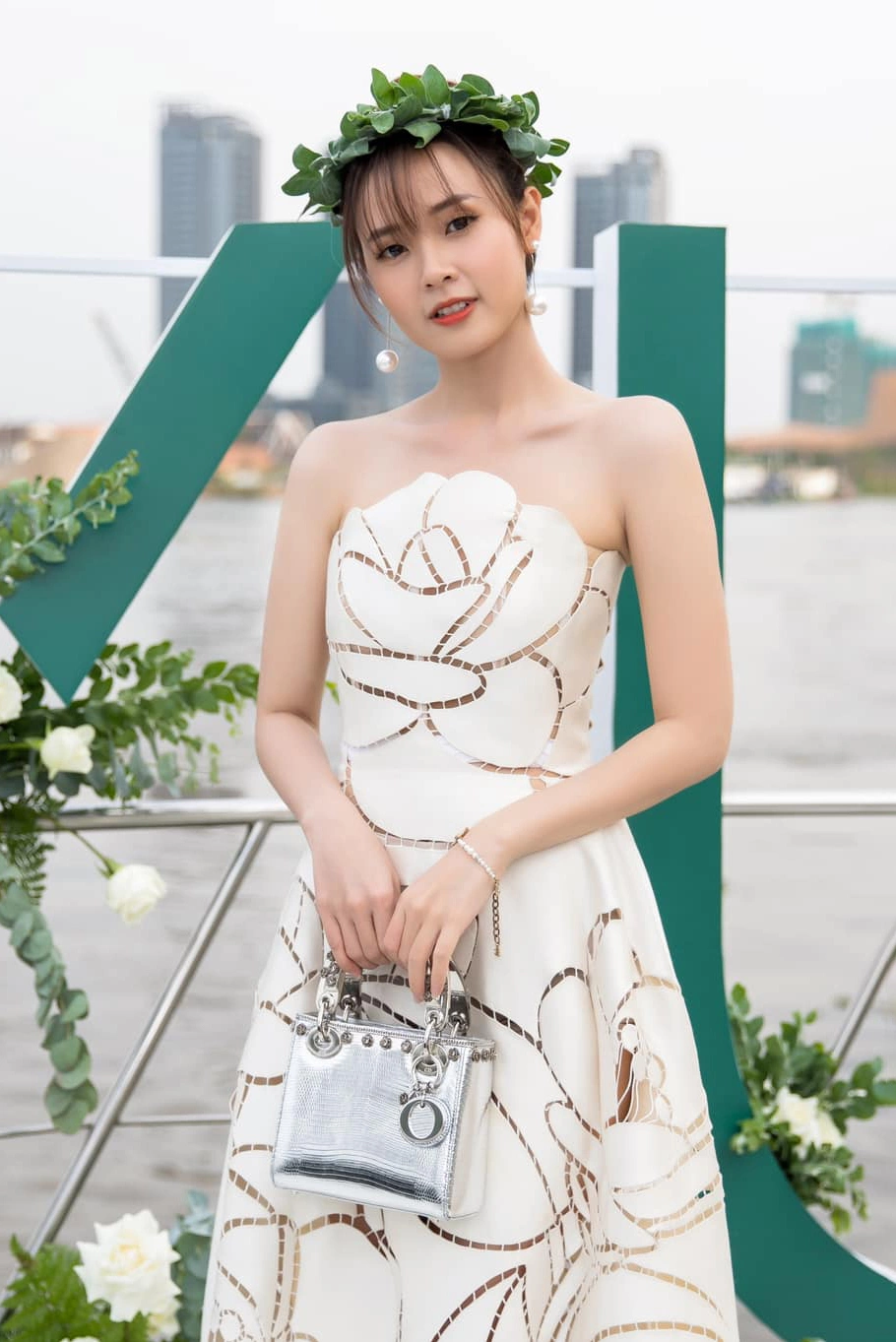 Nữ giảng viên nhiều sổ đỏ nhất Vbiz, mỗi lần bên chồng đều xách túi hiệu không trùng lặp nhưng có 1 điểm chung chuẩn dâu hào môn - 13