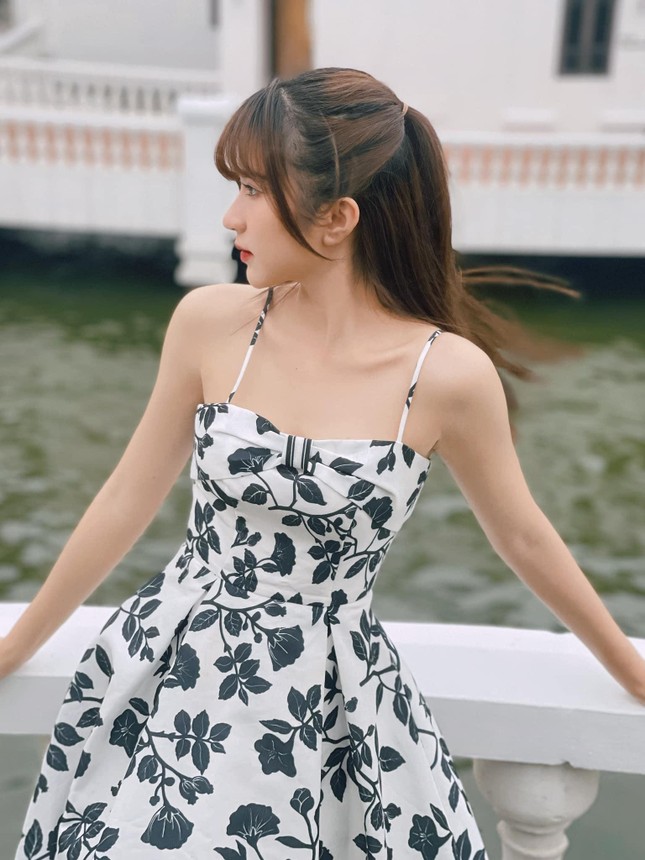 Cháu dâu NSƯT Chí Trung gây thương nhớ với loạt ảnh diện bikini khoe vòng 1 &#34;tràn viền&#34; - 9