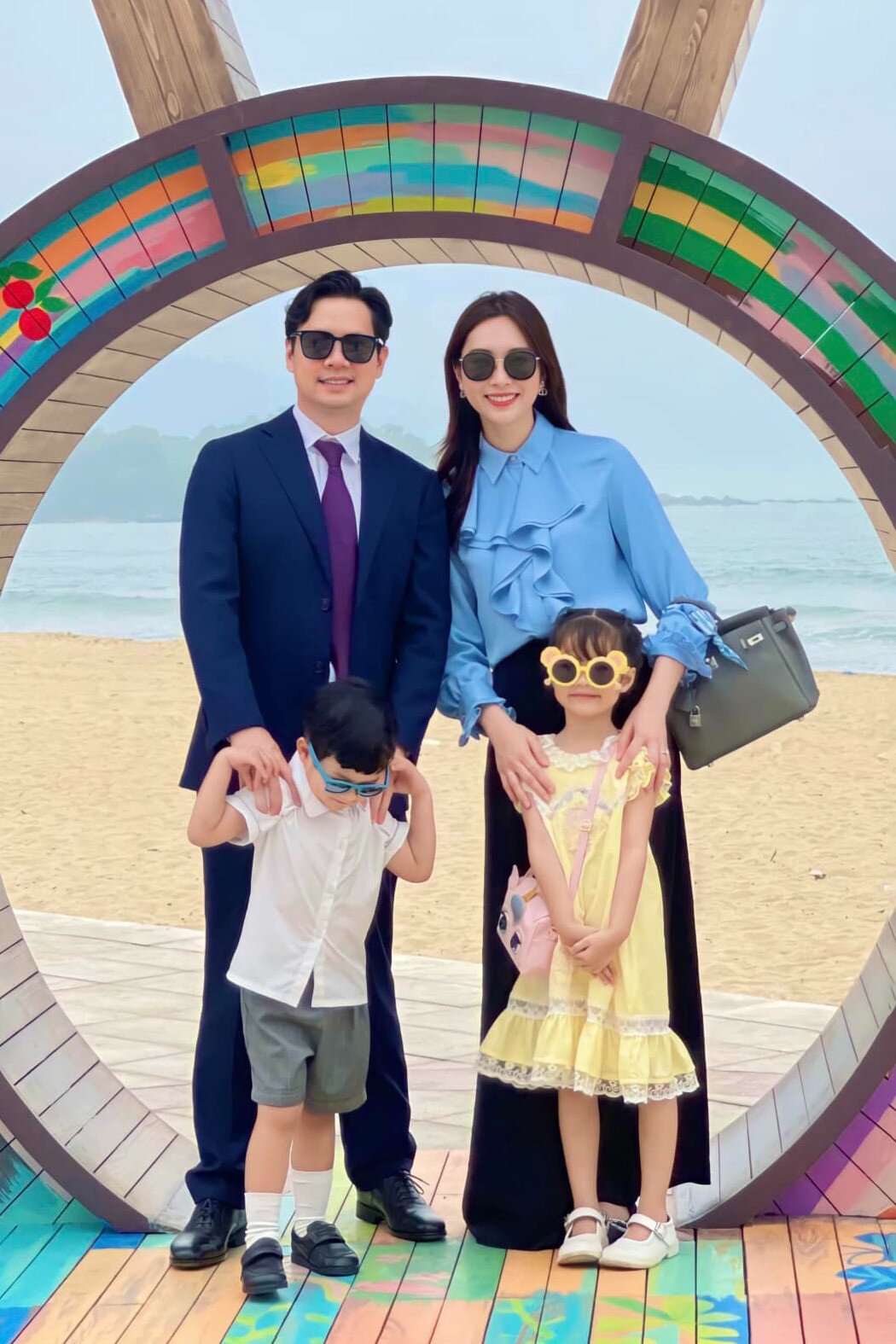 Xuất thân thôn quê, &#34;thần tiên tỷ tỷ&#34; đẹp nhất Việt Nam nay làm phu nhân hào môn vẫn chỉ kè kè 2 kiểu túi xách &#34;giàu ngầm&#34; - 6