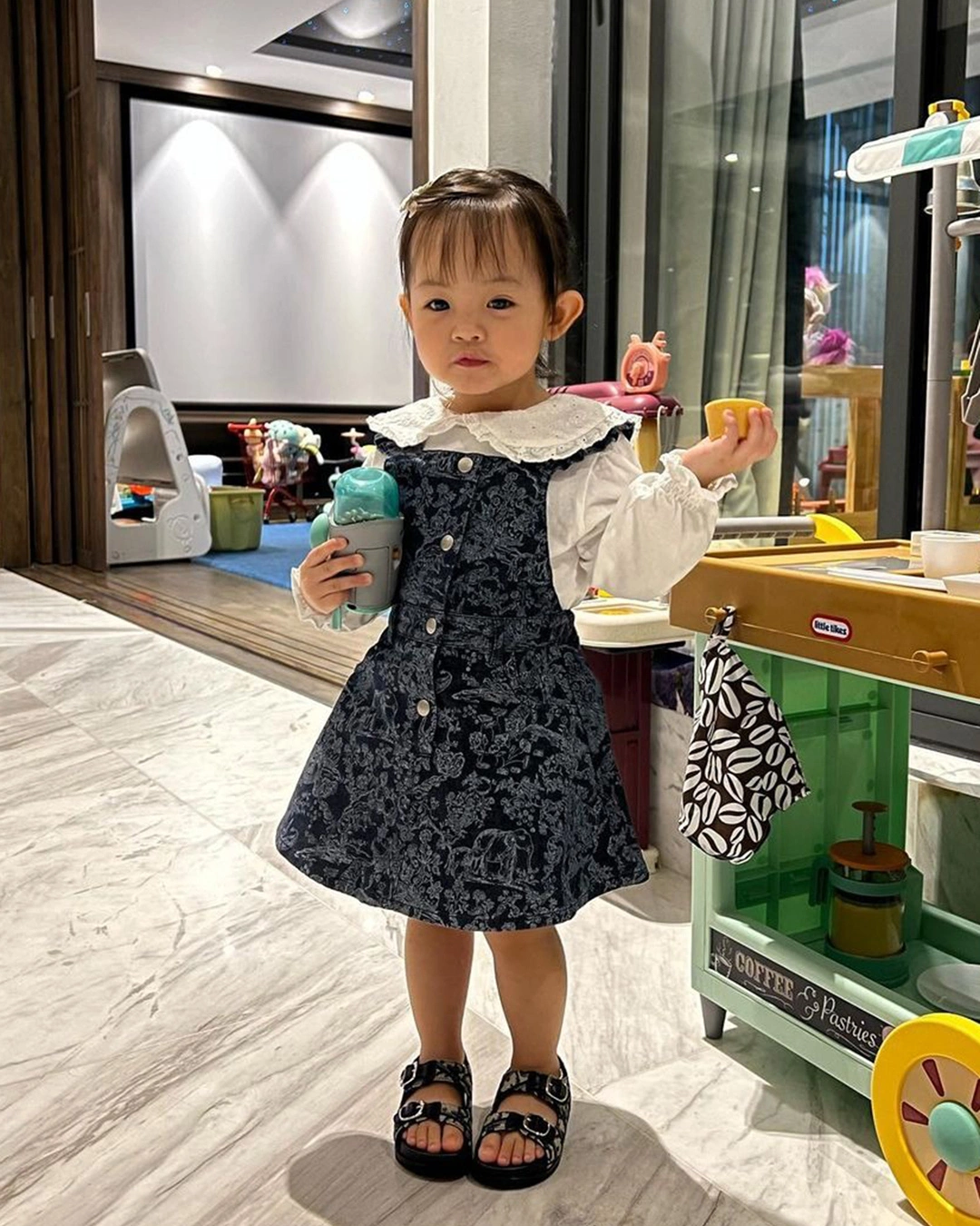 Soi đồ hiệu của 2 ái nữ nhà sao Việt sắp học chung trường quốc tế, sở hữu BST túi gần 700 triệu, diện đồ của giới siêu giàu - 27