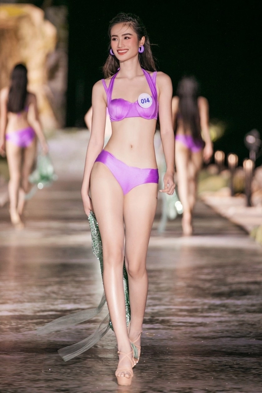 Ý Nhi diện bikini chẳng khoe vòng 1 vẫn hút mắt người nhìn vì &#34;vũ khí ngầm&#34; trên cơ thể - 9