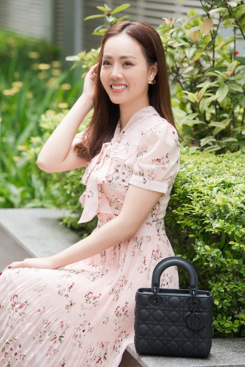 Từng &#34;than&#34; bán hết đồ hiệu, bà xã Công Lý vẫn sở hữu loạt đồ phong cách &#34;giàu ngầm&#34; trị giá cả trăm triệu - 7