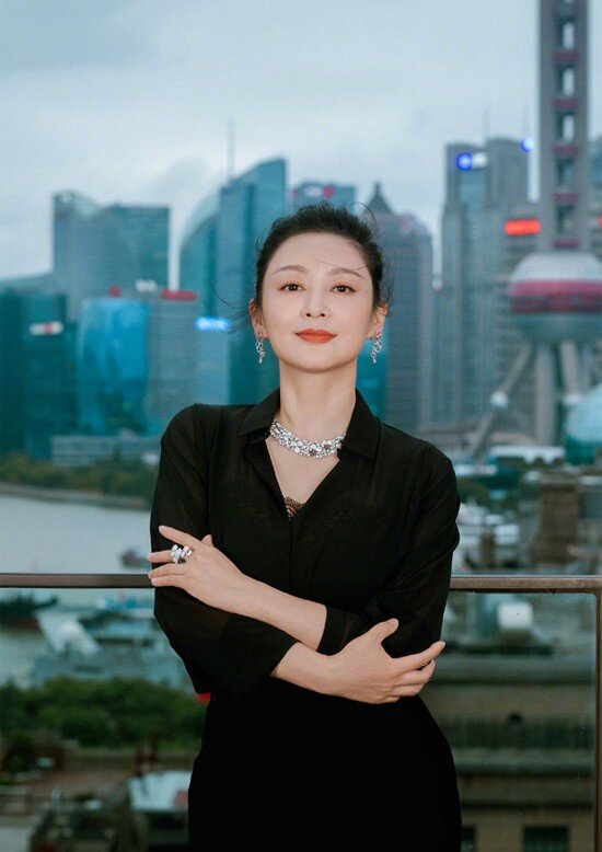 “Người phụ nữ đẹp nhất Trung Quốc”: 55 tuổi mà trẻ như 25, bí quyết &#34;cải lão hoàn đồng&#34; chỉ 3 chữ nói thì dễ nhưng khó làm - 10