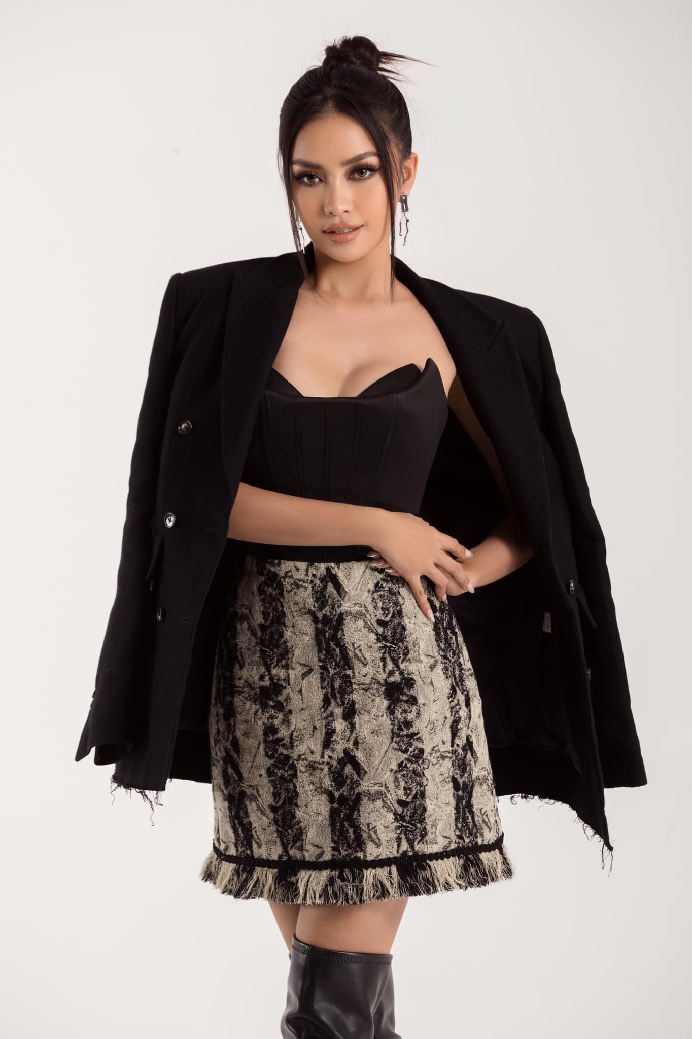 Cuộc chiến thời trang của 2 búp bê hot nhất MXH: Người dịu dàng đậm chất thơ, người diện outfit nào cũng &#34;chặt đẹp&#34; vì quá gợi cảm - 13