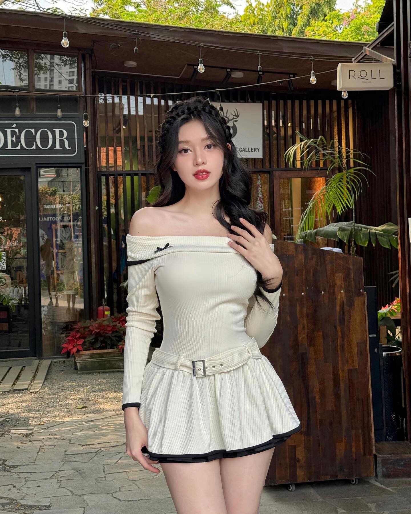 Cuộc chiến thời trang của 2 búp bê hot nhất MXH: Người dịu dàng đậm chất thơ, người diện outfit nào cũng &#34;chặt đẹp&#34; vì quá gợi cảm - 6