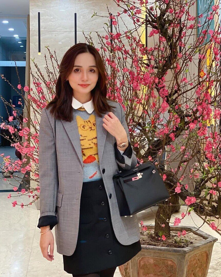 Vợ cầu thủ Việt là con gái Chủ tịch, mẹ 2 con đẹp lấn lướt em gái kém 6 tuổi, diện toàn túi hiệu trăm triệu nhìn phát mê  - 3