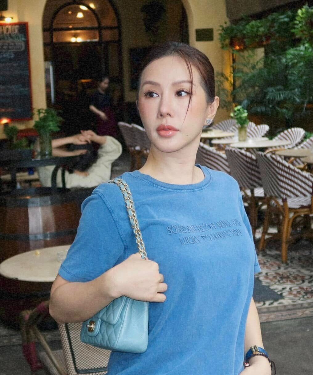 &#34;Hoa hậu thơm nhất Việt Nam&#34; 49 tuổi thả dáng với bikini khoe body nuột nà, đứng cạnh con gái như hai chị em - 6