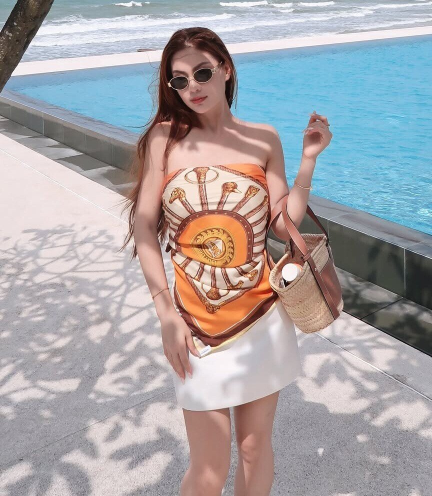 Á hậu Việt được rước dâu bằng siêu xe 10 tỷ, sắc vóc mẹ 2 con đẹp hút hồn, nhìn &#34;gia tài&#34; túi hiệu chỉ biết mê - 8
