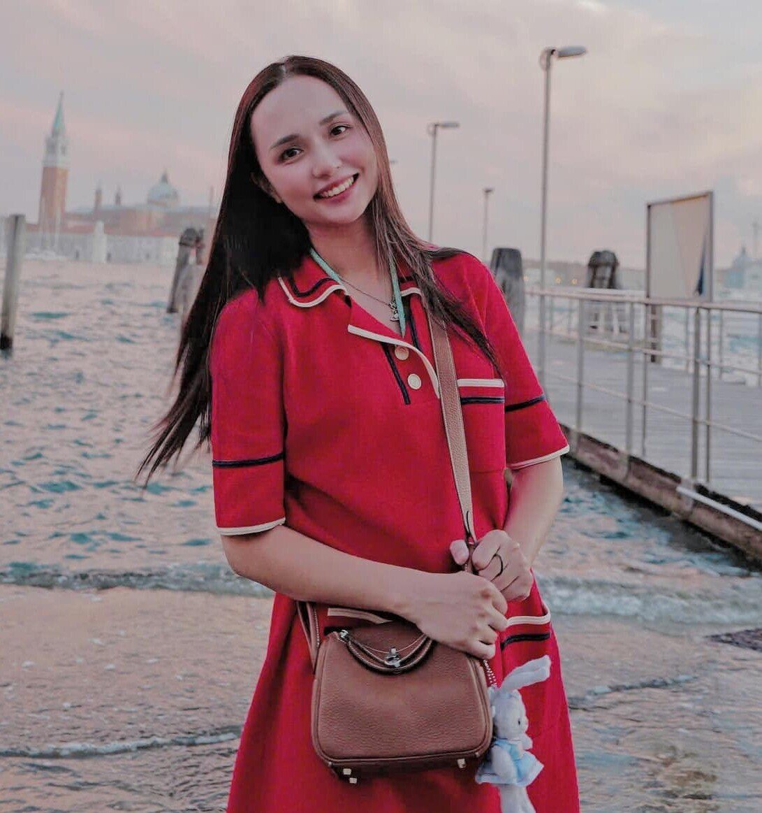 Vợ cầu thủ Việt là con gái Chủ tịch, mẹ 2 con đẹp lấn lướt em gái kém 6 tuổi, diện toàn túi hiệu trăm triệu nhìn phát mê  - 7