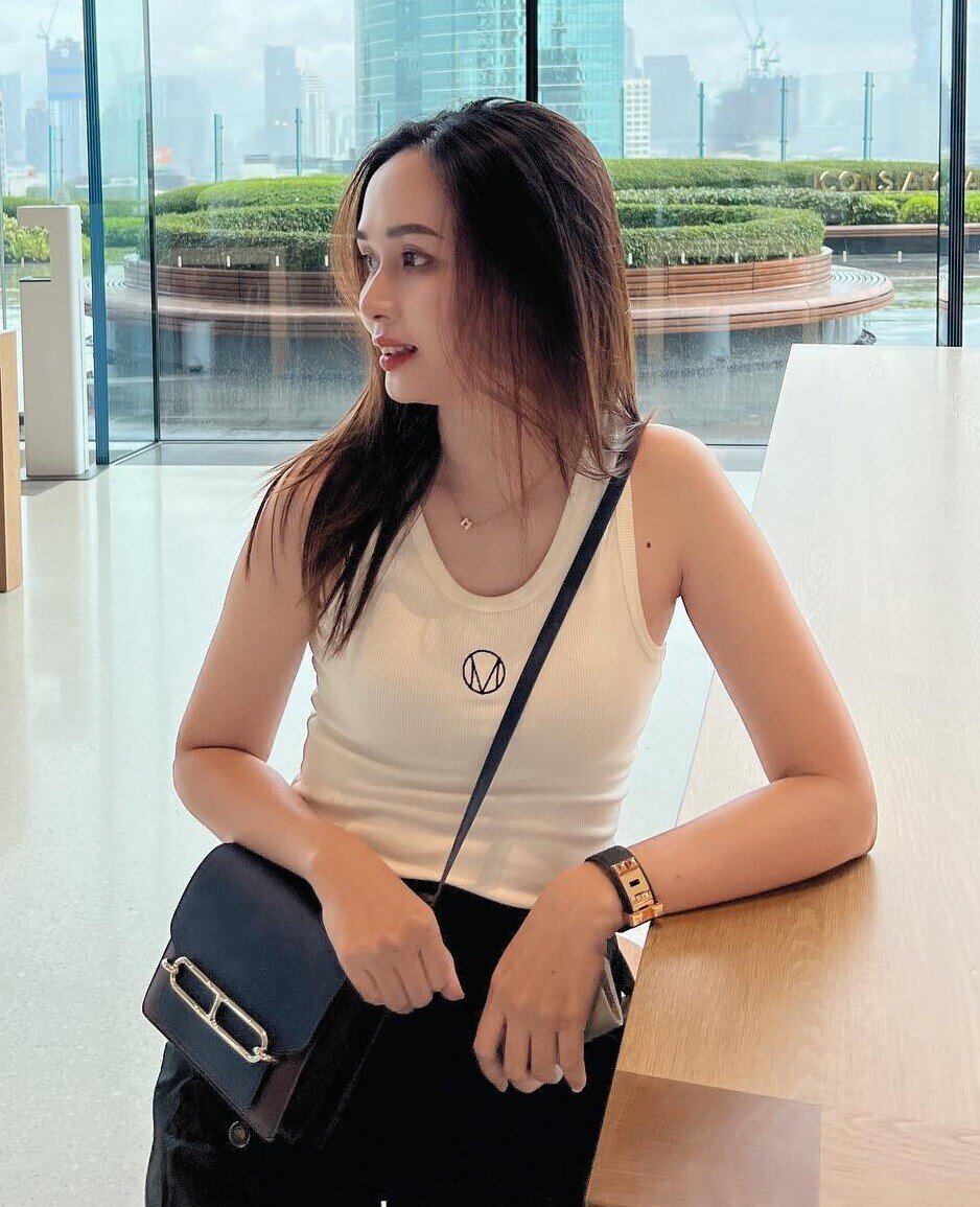 Vợ cầu thủ Việt là con gái Chủ tịch, mẹ 2 con đẹp lấn lướt em gái kém 6 tuổi, diện toàn túi hiệu trăm triệu nhìn phát mê  - 8