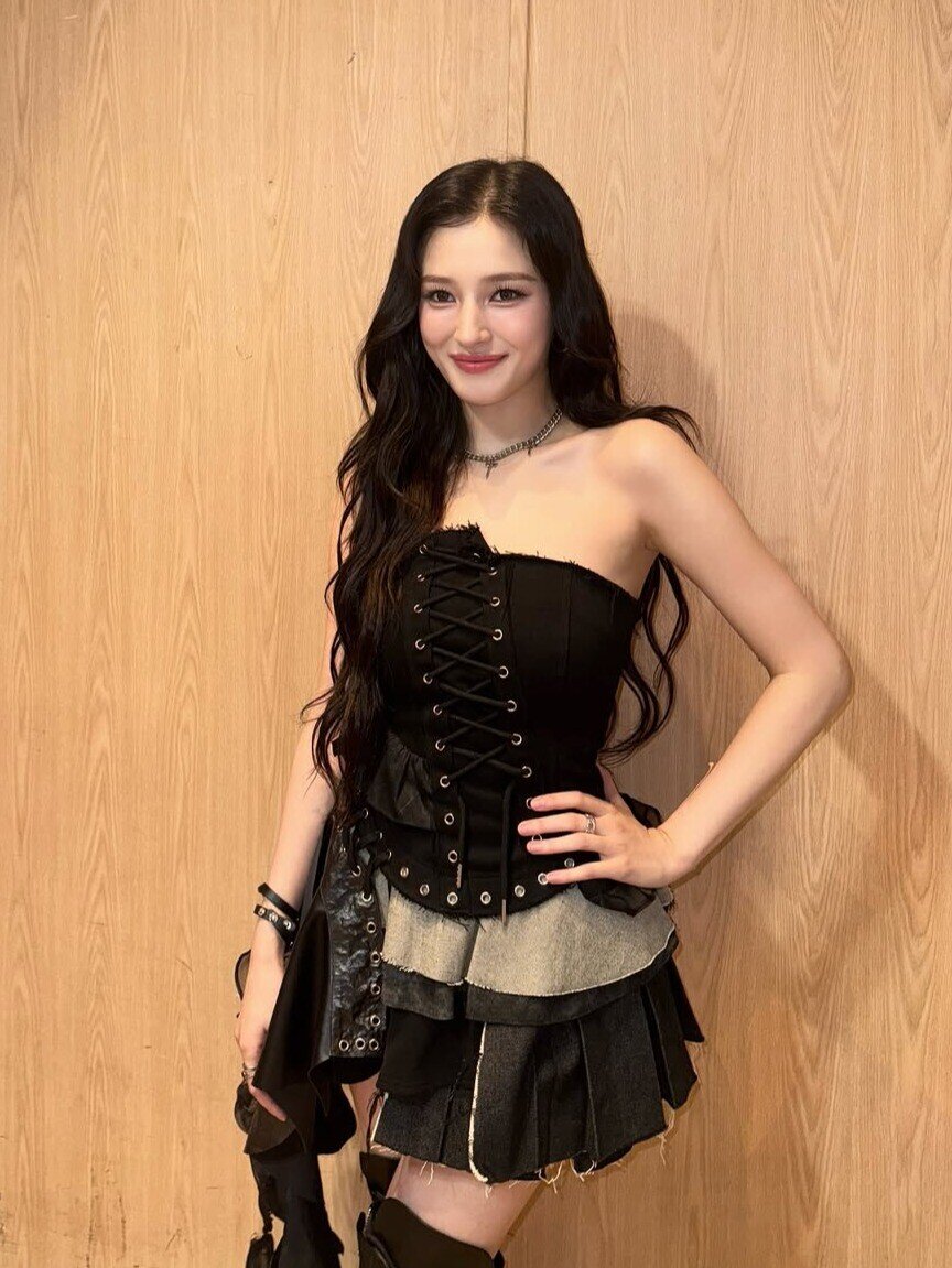&#34;Hot girl phố đi bộ Hà Nội&#34; là gương mặt đẹp nhất thế giới, đời thường ăn diện đơn giản khoe dáng &#34;nét căng&#34; - 2