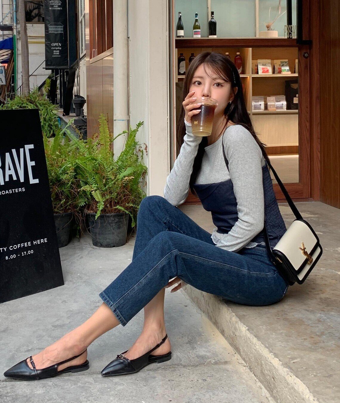 Chiều cao khiêm tốn, tôi vẫn trông như người mẫu nhờ 3 kiểu giày này: Mặc gì cũng hợp, ai nhìn cũng khen - 5
