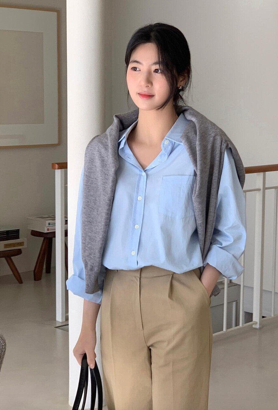 Nếu chỉ được chọn 5 món đồ để mặc đi làm cả mùa thu, tôi sẽ &#34;chốt đơn&#34; ngay lập tức những món này: Vừa giữ ấm lại thanh lịch khỏi bàn  - 2