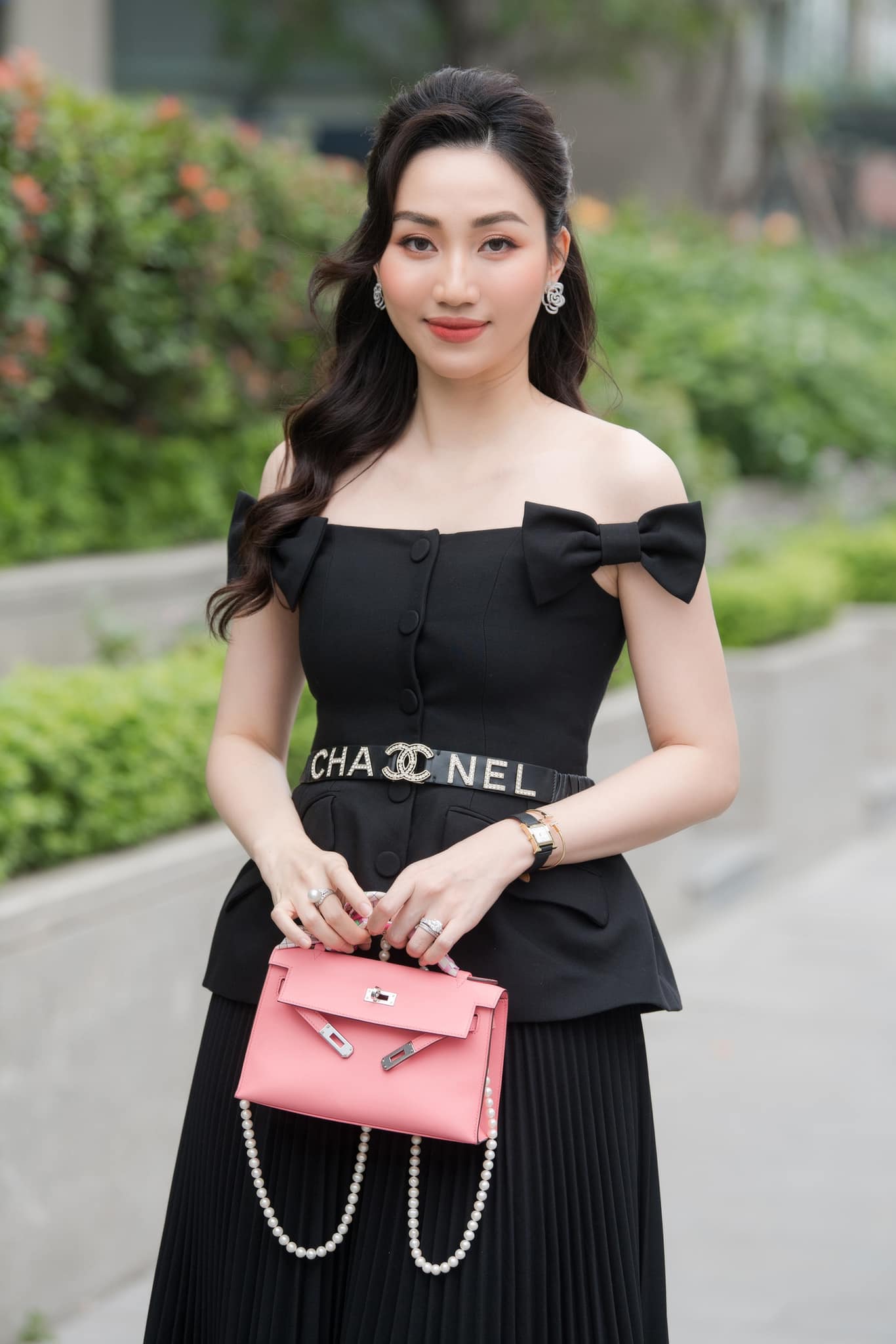 Á hậu Việt từ chối thi quốc tế rồi lấy chồng đại gia, giờ sống sung túc như &#34;bà hoàng&#34;, xài đồ hiệu không ngơi tay - 6