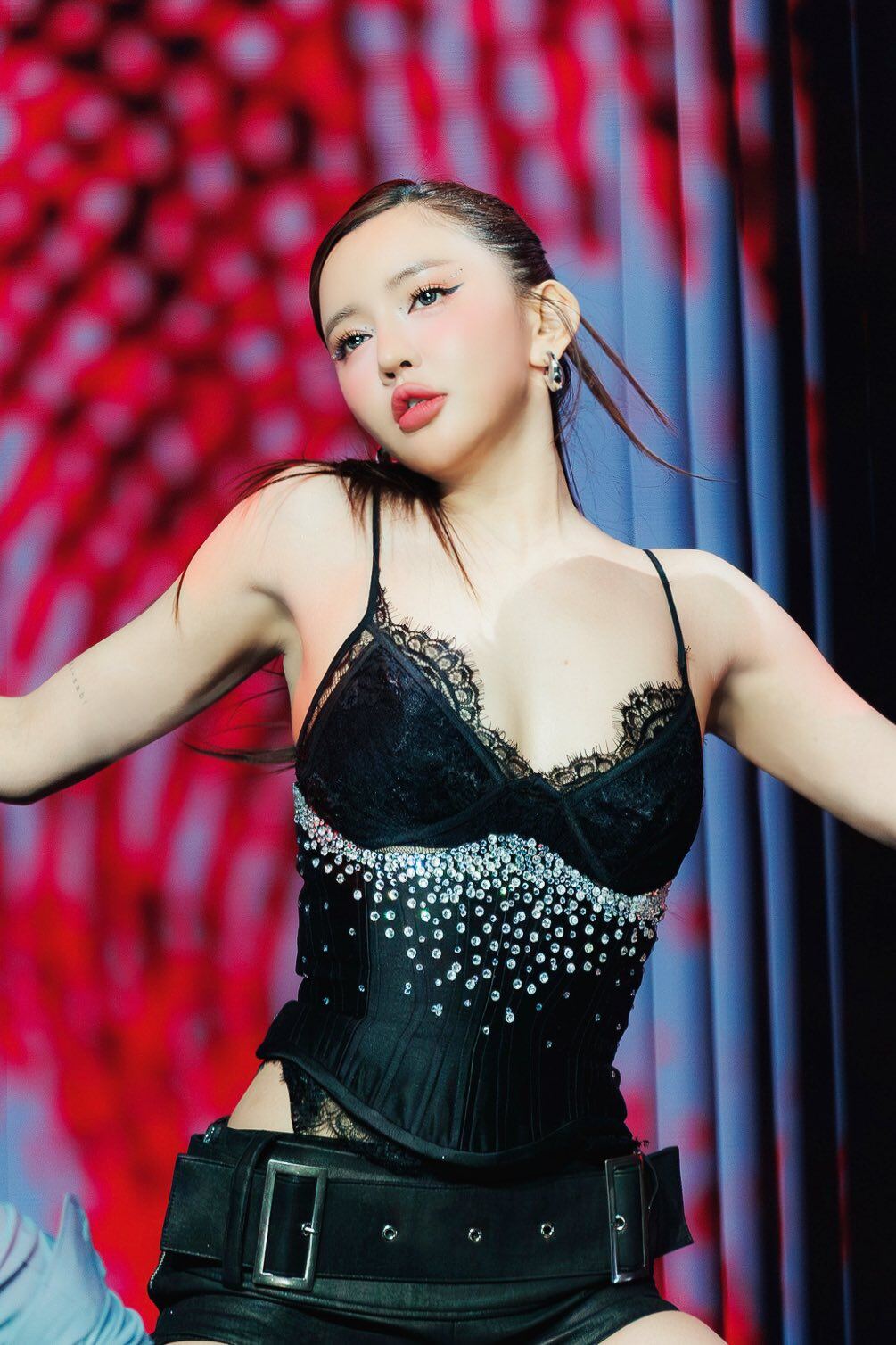 Mỹ nhân hẹn hò nam ca sĩ kém 6 tuổi từng khóc 3 ngày 3 đêm vì mũi sửa bị chê, giờ nhan sắc &#34;lên hương&#34;, đẹp suýt không nhận ra - 10