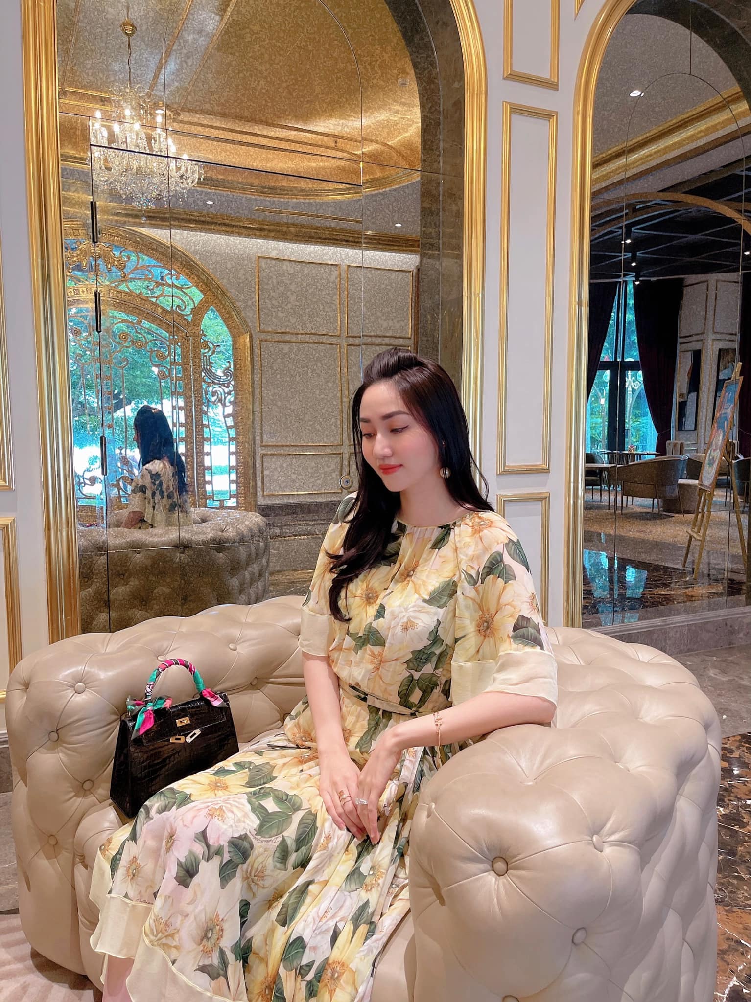 Á hậu Việt từ chối thi quốc tế rồi lấy chồng đại gia, giờ sống sung túc như &#34;bà hoàng&#34;, xài đồ hiệu không ngơi tay - 7