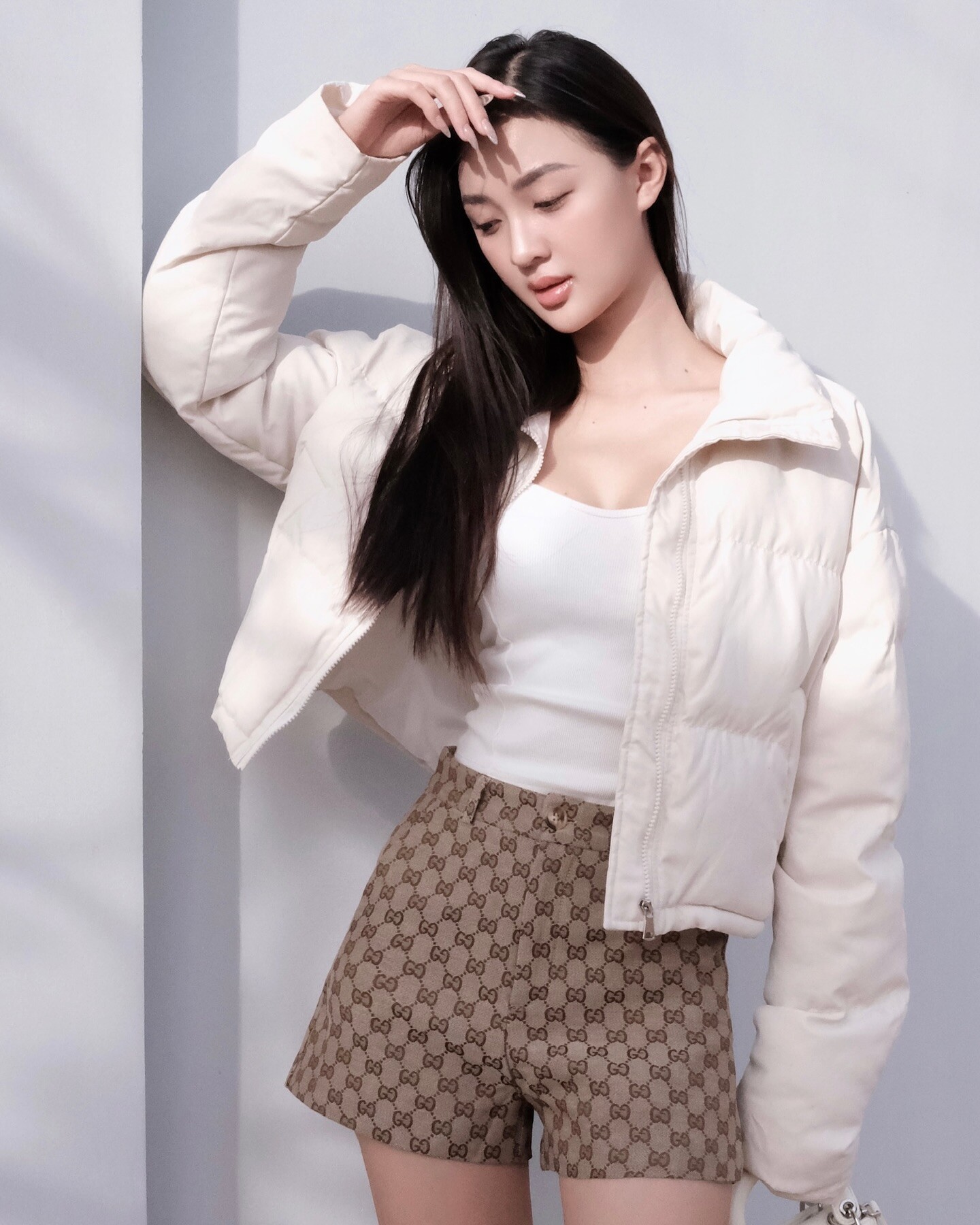 Á hậu Việt là &#34;búp bê sống&#34; tựa Cổ Lực Na Trát, chăm diện đồ hở bạo khoe dáng phồn thực đẹp &#34;ná thở&#34; - 7