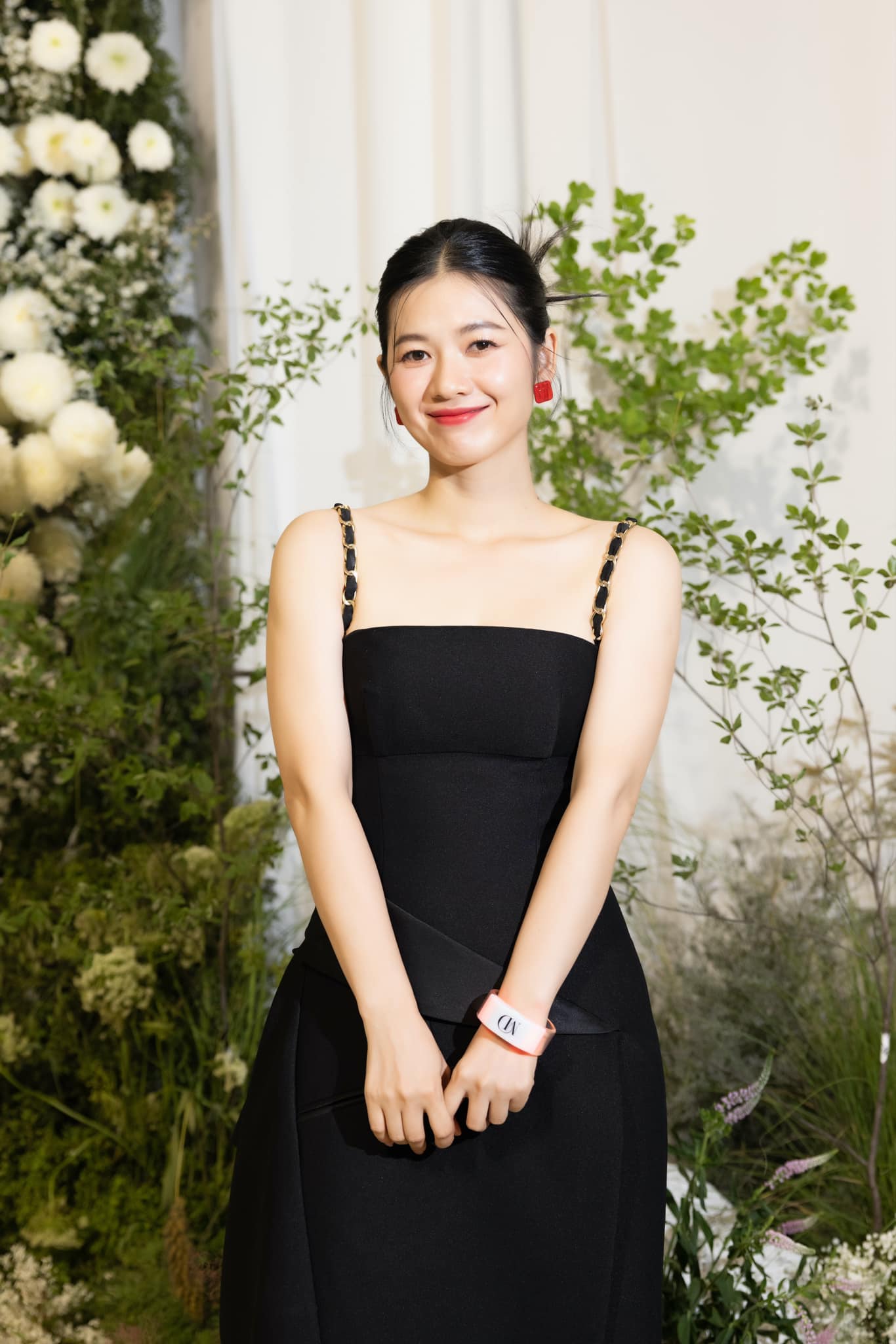&#34;Tình địch&#34; Nhật Kim Anh là mỹ nhân vạn người mê, U40 &#34;trẻ mãi không già&#34;, mặc táo bạo khoe dáng nóng bỏng - 10