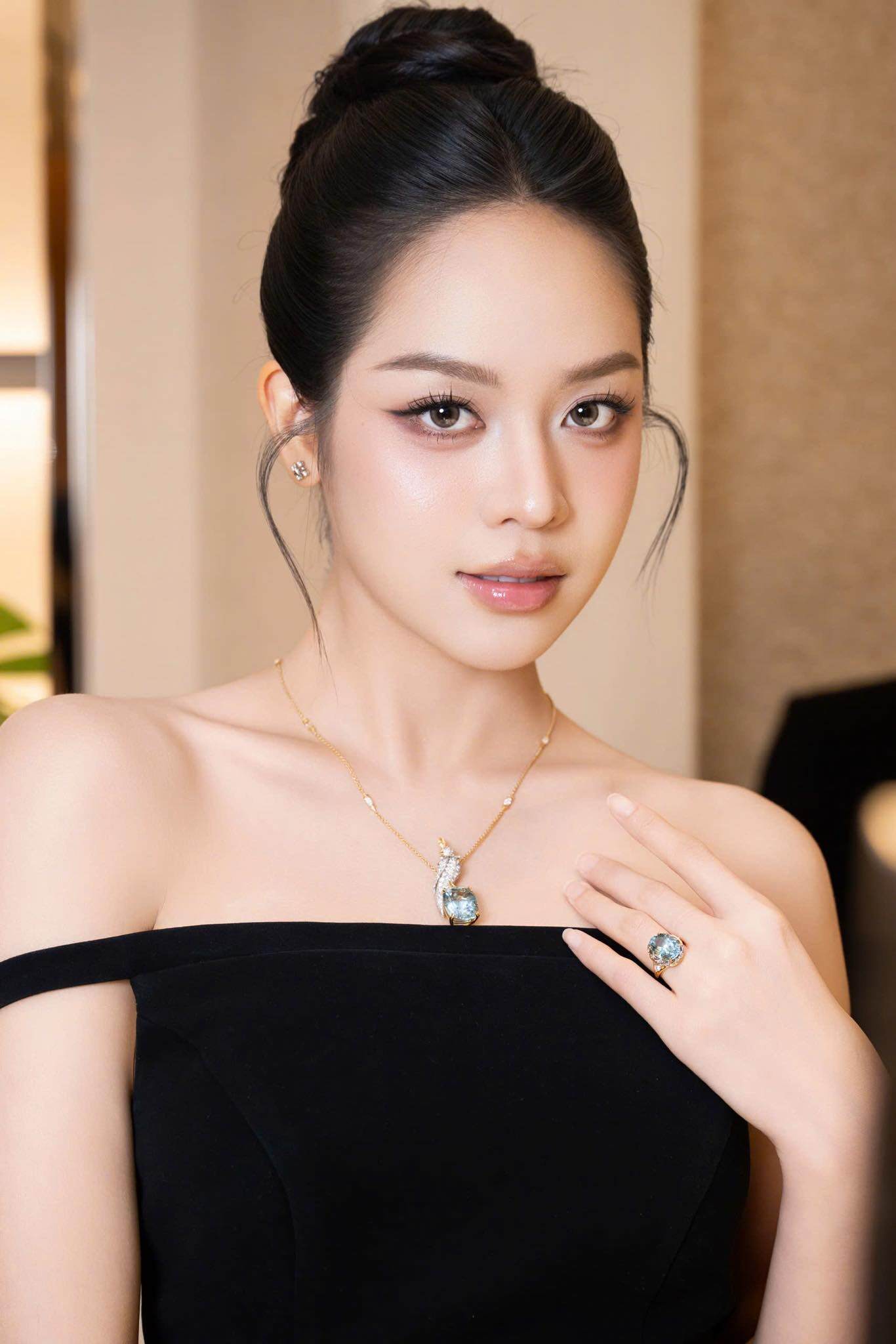 Mỹ nhân Việt xinh như &#34;búp bê sống&#34;, chỉ một hành động hút 3 triệu lượt xem - 3
