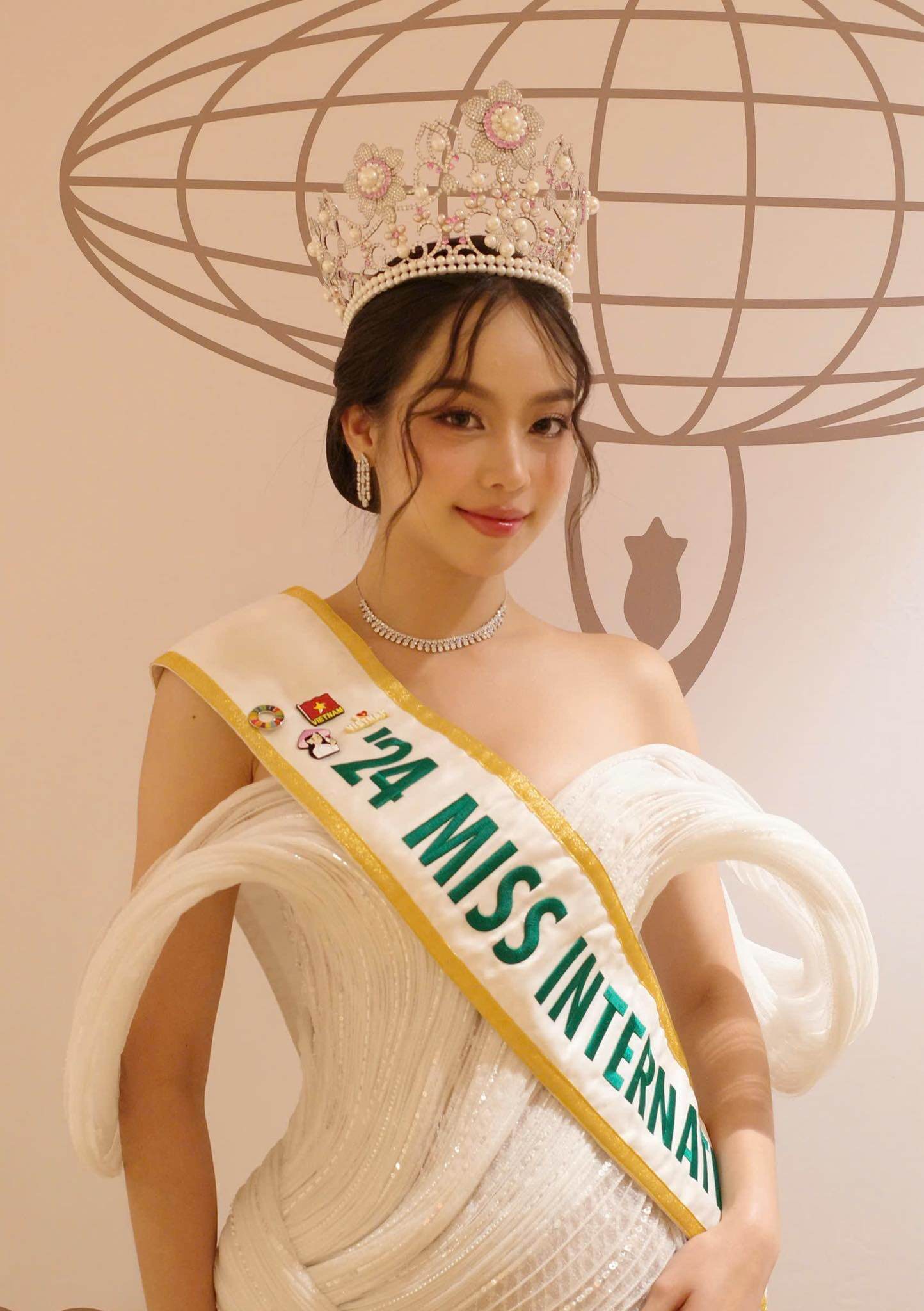 Mỹ nhân Việt xinh như &#34;búp bê sống&#34;, chỉ một hành động hút 3 triệu lượt xem - 6