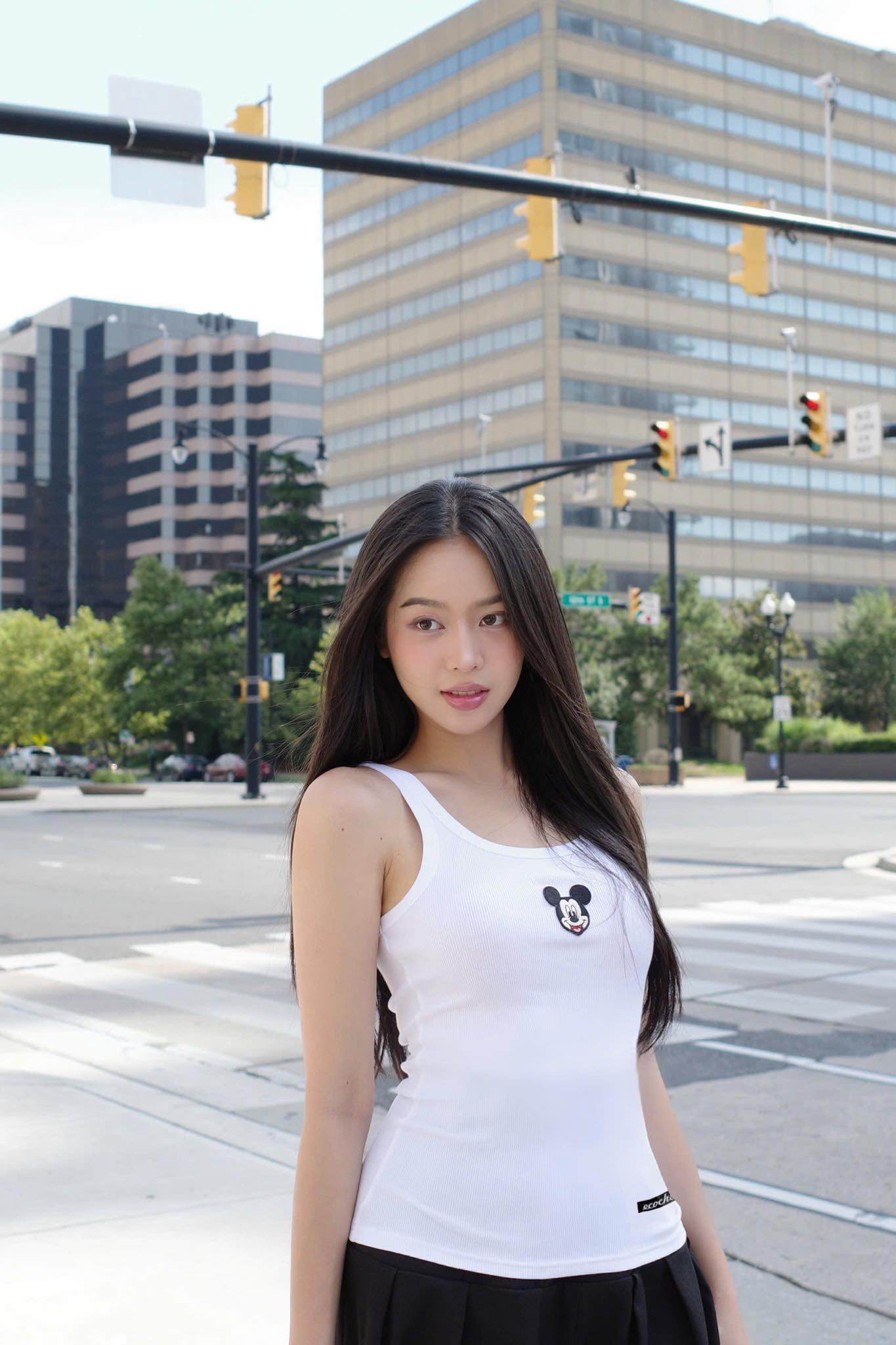 Mỹ nhân Việt xinh như &#34;búp bê sống&#34;, chỉ một hành động hút 3 triệu lượt xem - 10