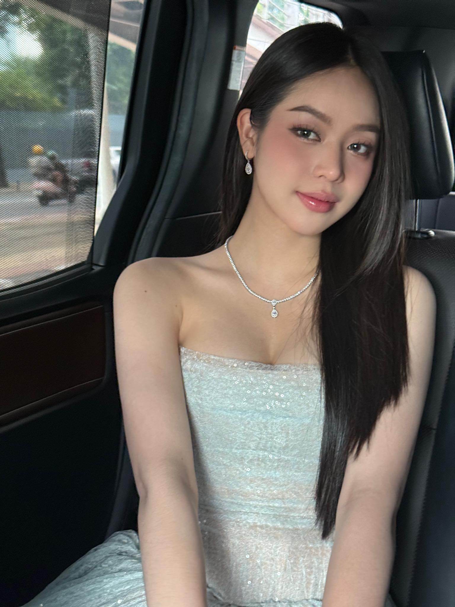 Mỹ nhân Việt xinh như &#34;búp bê sống&#34;, chỉ một hành động hút 3 triệu lượt xem - 4
