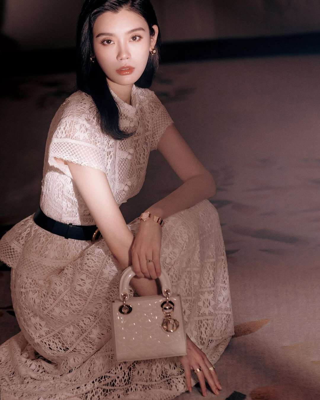 Mỹ nhân ngã đau điếng khi diễn nội y, bỏ nghề vẫn &#34;lên hương&#34; nhờ phần thưởng 2.000 tỷ, U40 sang chảnh khó ai bì - 5