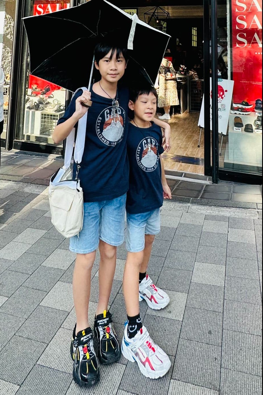 Ngắm hội con sao Việt mặc đẹp nhất 2023: Cặp song sinh Lisa - Leon nhỏ tuổi nhất vẫn sành điệu - 13