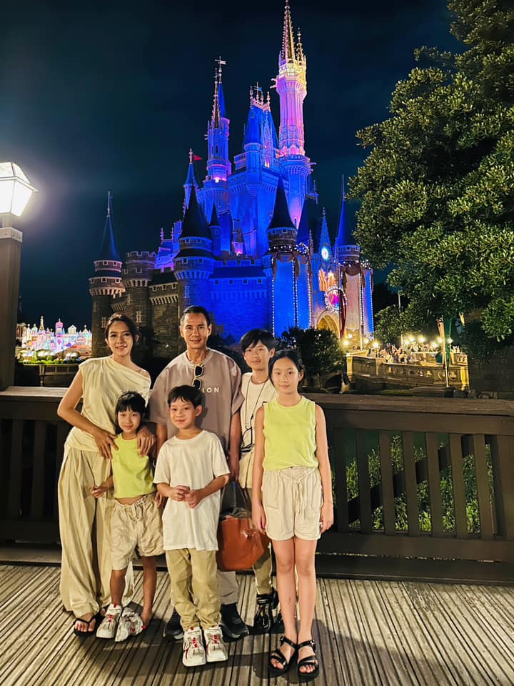 Ngắm hội con sao Việt mặc đẹp nhất 2023: Cặp song sinh Lisa - Leon nhỏ tuổi nhất vẫn sành điệu - 15