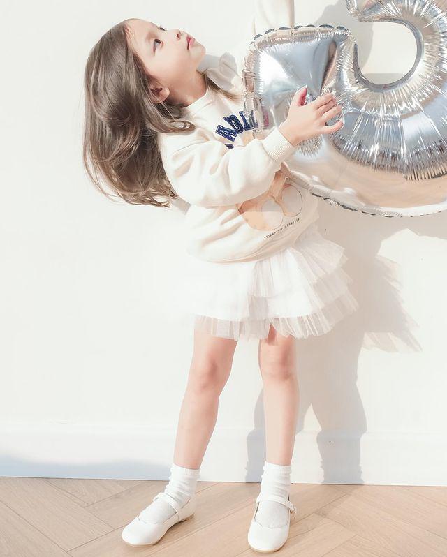 Ngắm hội con sao Việt mặc đẹp nhất 2023: Cặp song sinh Lisa - Leon nhỏ tuổi nhất vẫn sành điệu - 3