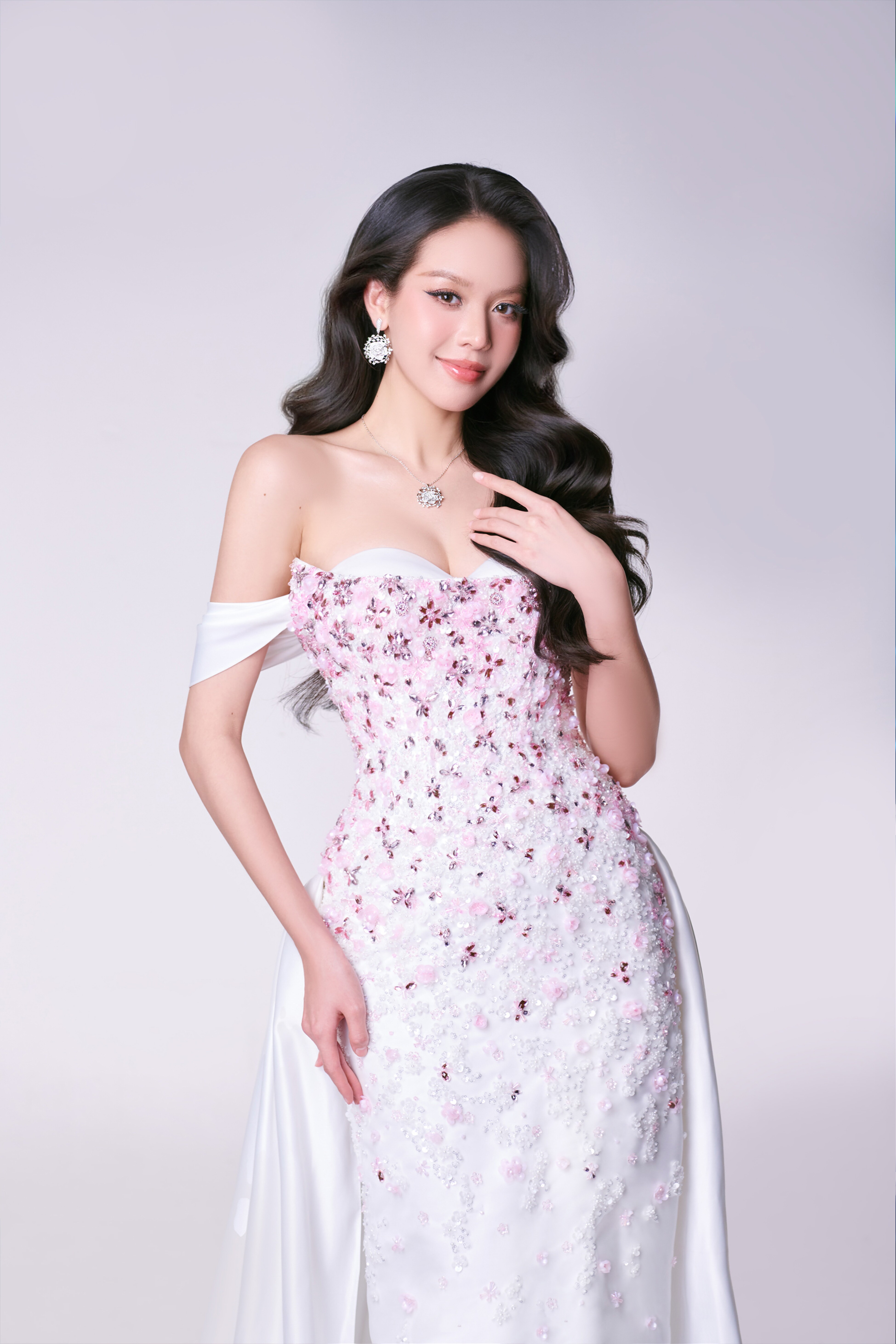 NTK Lê Thanh Hoà, stylist Phong Trương chia sẻ về chiếc đầm dạ hội giúp Thanh Thuỷ làm nên lịch sử nhan sắc Việt - 6