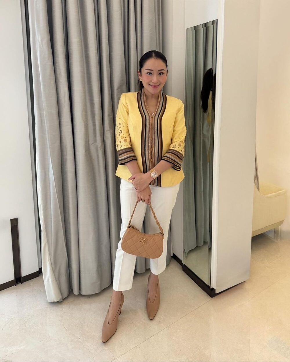 Những bóng hồng quyền lực Thái Lan ăn mặc ấn tượng: Công chúa như fashionista, nữ thủ tướng rất &#34;ngầu&#34; - 2