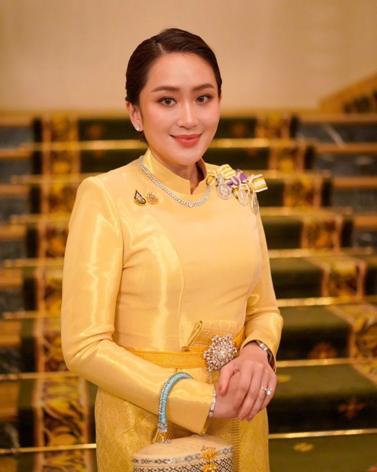 Những bóng hồng quyền lực Thái Lan ăn mặc ấn tượng: Công chúa như fashionista, nữ thủ tướng rất &#34;ngầu&#34; - 4