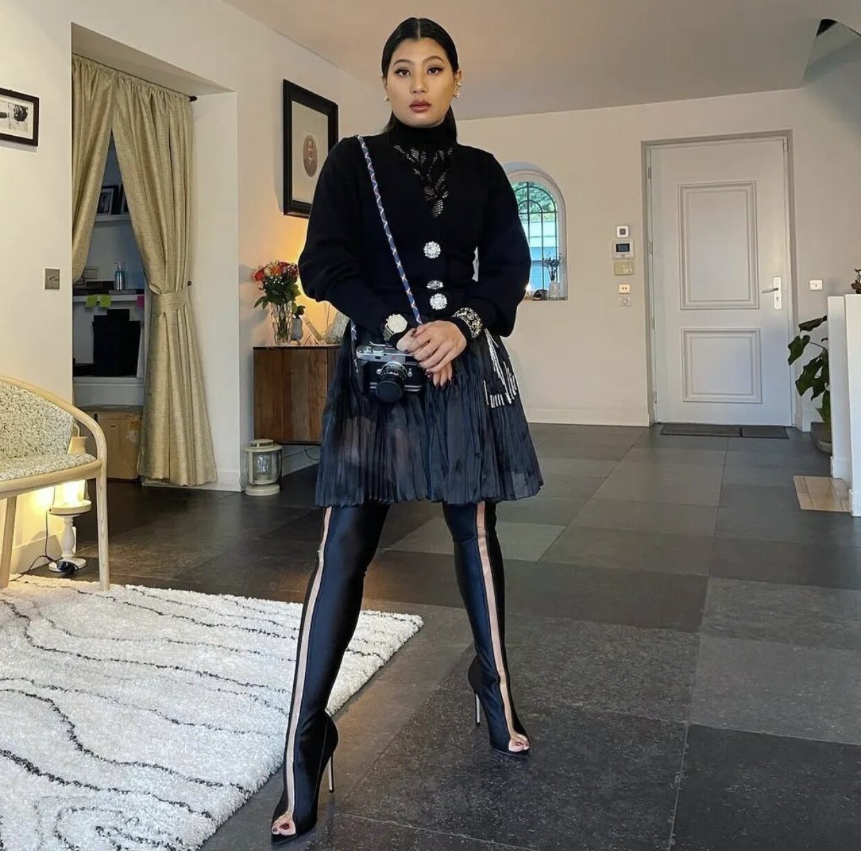 Những bóng hồng quyền lực Thái Lan ăn mặc ấn tượng: Công chúa như fashionista, nữ thủ tướng rất &#34;ngầu&#34; - 37