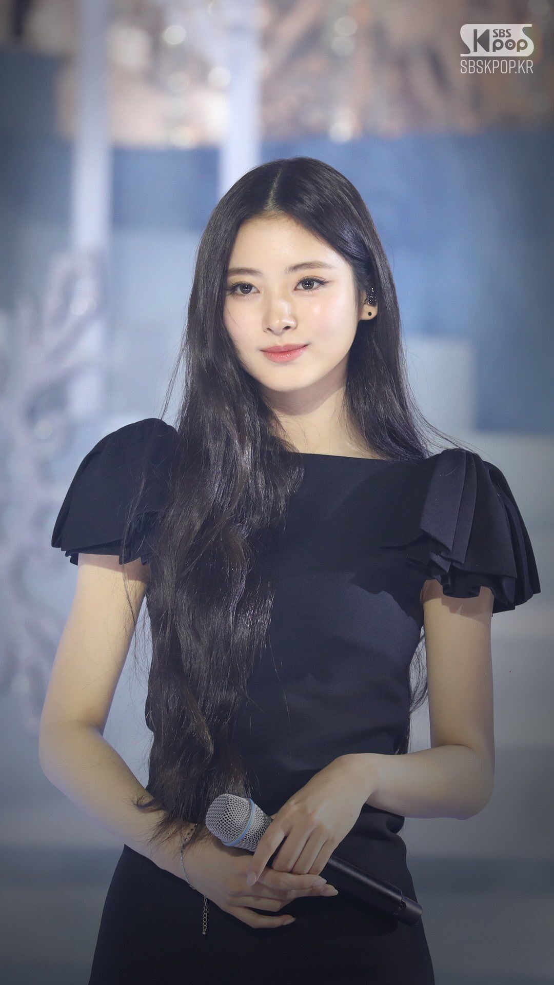 Danh tính nữ sinh 2K5 Nhật Bản có visual giống hệt Song Hye Kyo, thần thái &#34;hiếm có khó tìm&#34; làm dân tình phát sốt - 10