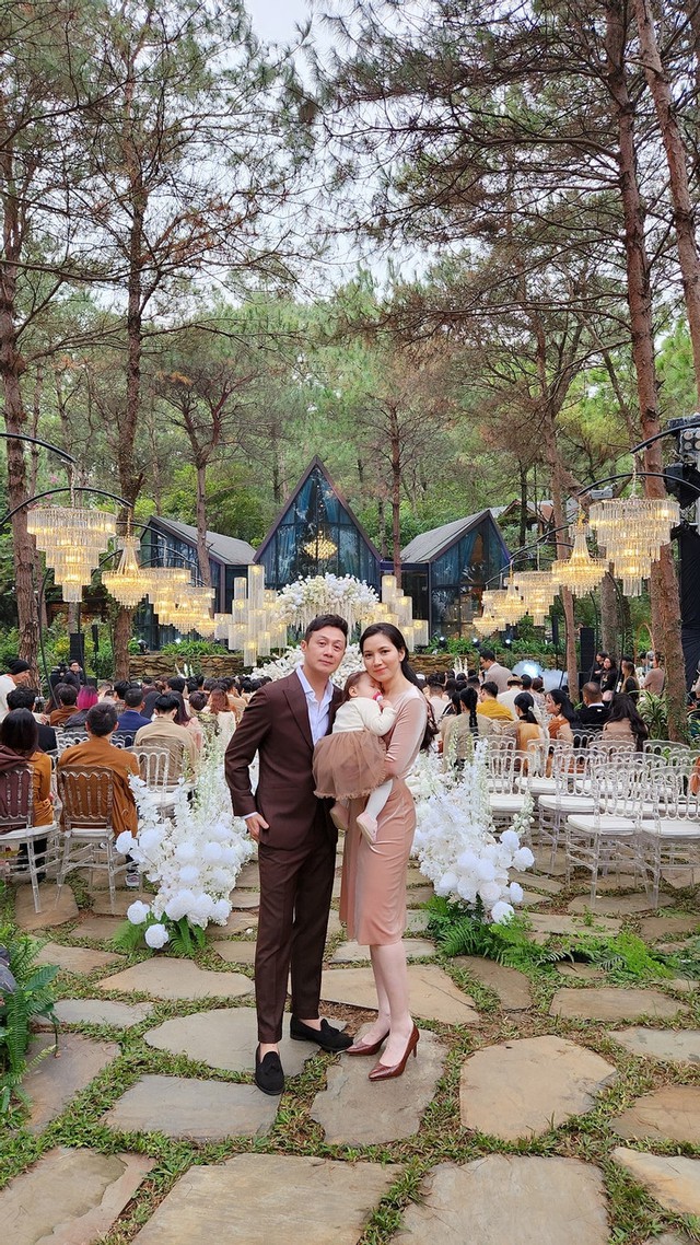 Cô gái lai Pháp đi thi Hoa hậu rồi cưới luôn nam MC VTV đình đám hơn 14 tuổi, nhan sắc hiện tại gây ngỡ ngàng - 12