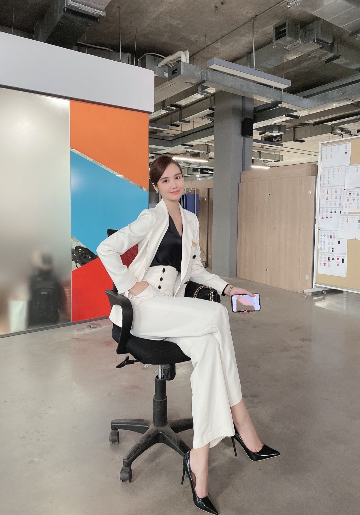 Huyền Lizzie là mỹ nhân mặc đồ công sở đẹp nhất màn ảnh, chị em mê phong cách tổng tài tham khảo ngay - 12