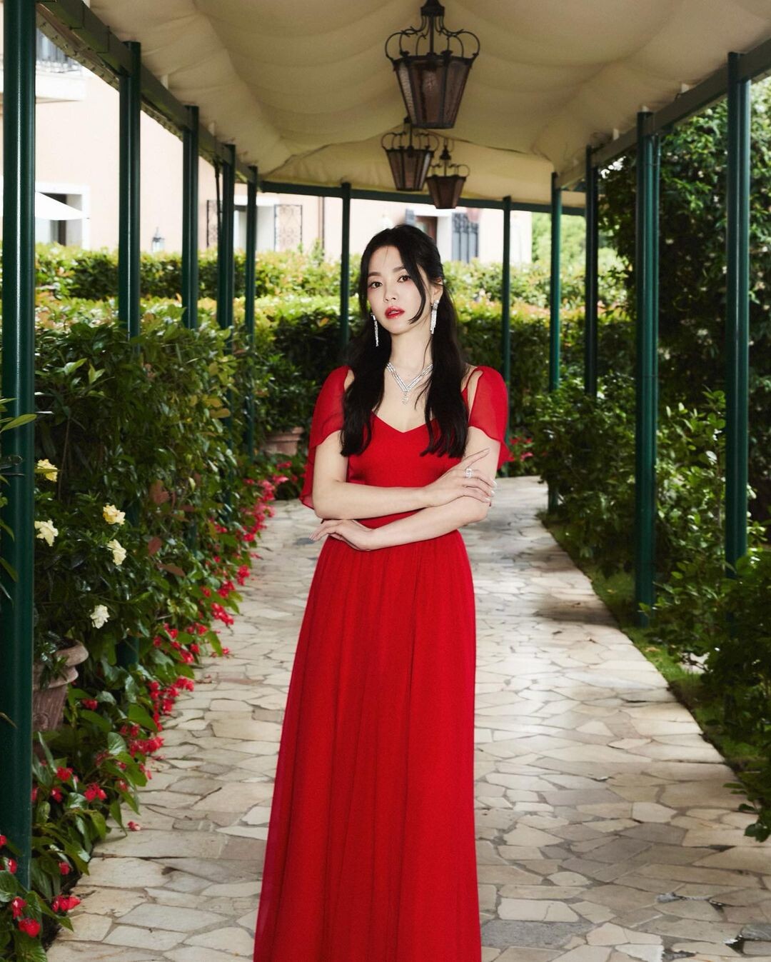 Học ngay 3 “vũ khí thời trang” của Song Hye Kyo giúp phụ nữ tuổi 40 nâng tầm phong cách và khí chất chỉ trong tích tắc - 4