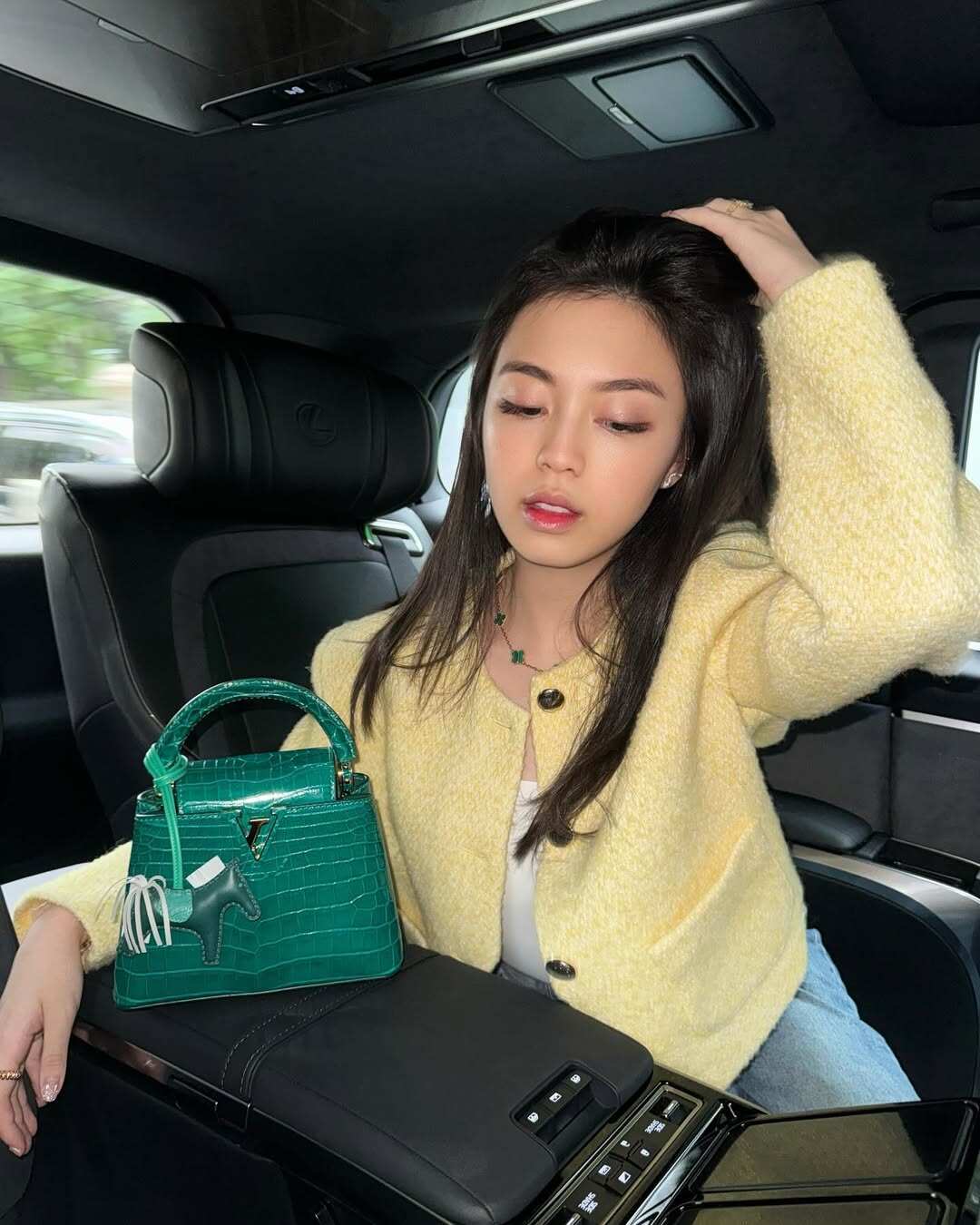 Thiên kim tiểu thư gia tộc siêu giàu ở Việt Nam lấy thiếu gia Phan Hoàng: Thần thái sang chảnh, sở hữu hàng hiệu không đếm xuể - 11