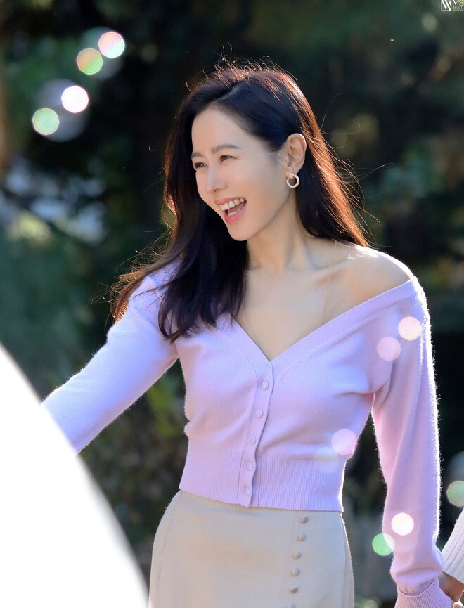 3 món đồ phụ nữ U40 có thể học Son Ye Jin để trẻ ra cả chục tuổi lại thanh lịch mà không cần gồng - 6