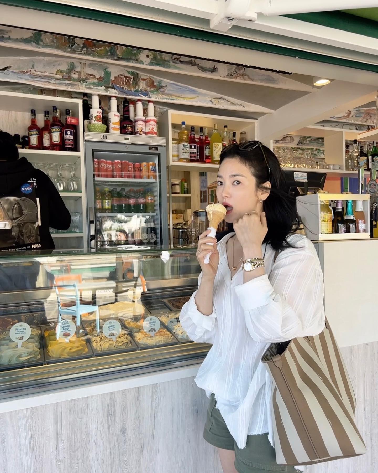 Học ngay 3 “vũ khí thời trang” của Song Hye Kyo giúp phụ nữ tuổi 40 nâng tầm phong cách và khí chất chỉ trong tích tắc - 12