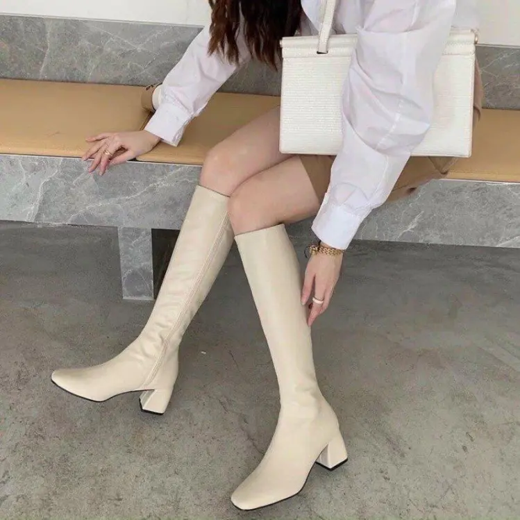 Sang đông, chị em chỉ cần sắm 4 kiểu giày vừa ấm vừa kéo chân này, phối đủ kiểu váy áo đều hợp - 10