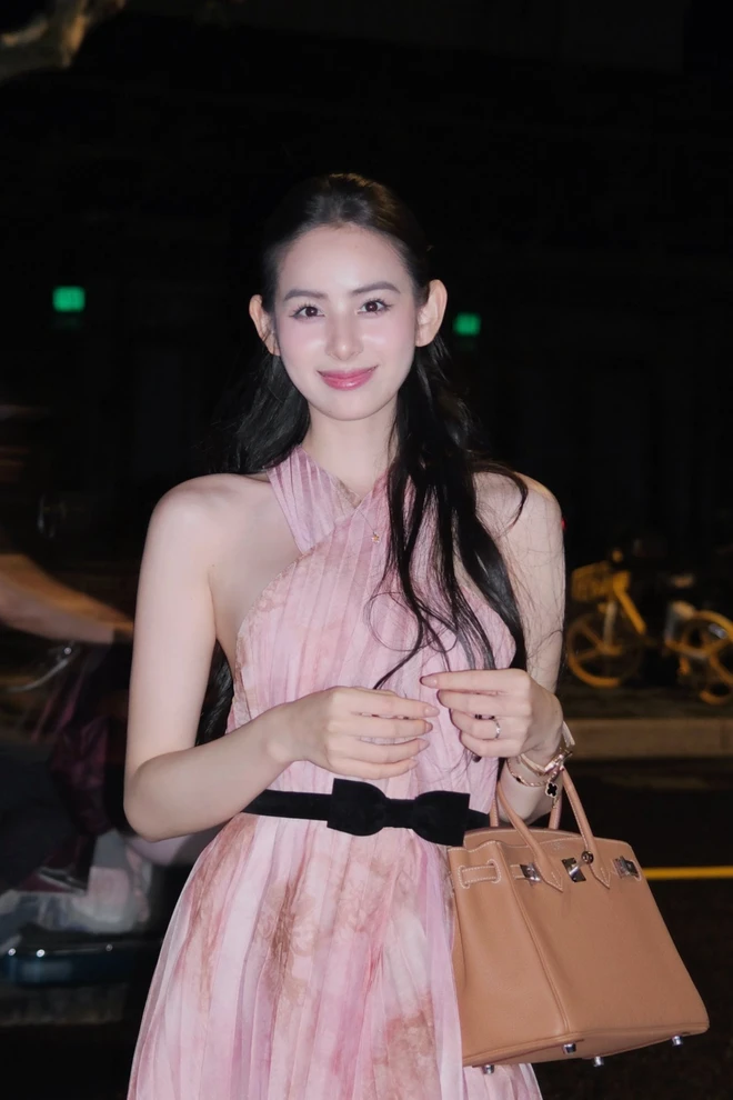 Chị gái Hương Liên có vẻ đẹp một 9 một 10 với em gái, nhìn sang mẹ ruột mới thấy gia đình toàn cực phẩm nhan sắc - 14