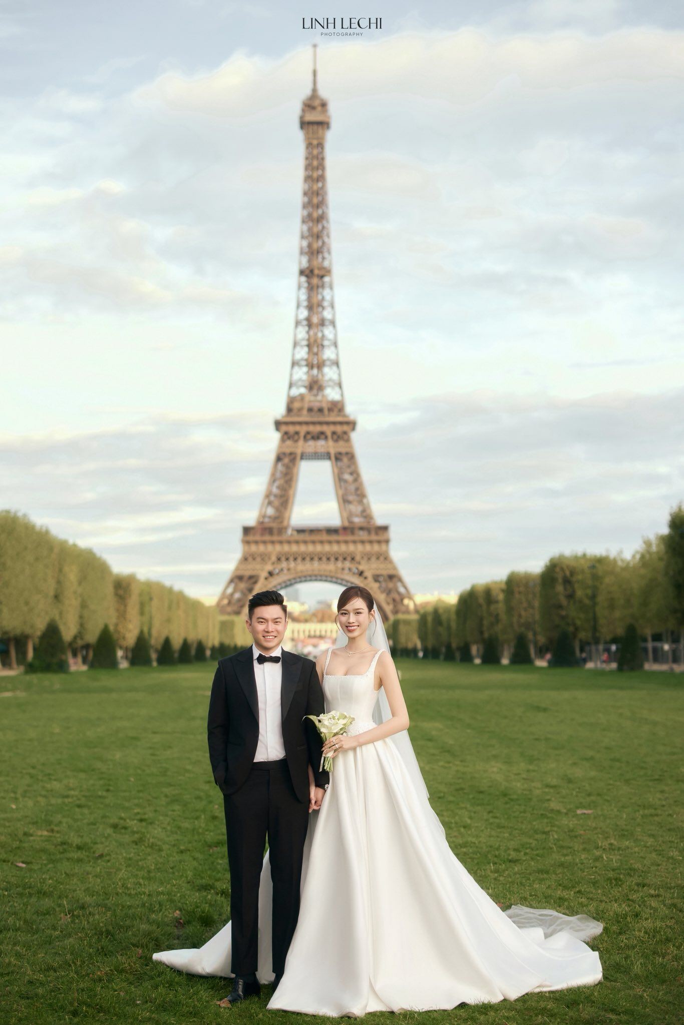 Hoa hậu Đỗ Thị Hà khoe "cặp kiếm Nhật" dài 1m11 trứ danh trong bộ ảnh cưới đẹp như tranh ở Paris - 5