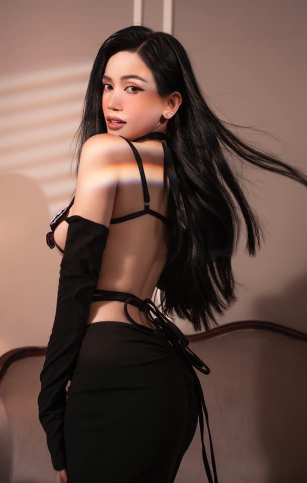 "Nữ hoàng nội y" sắp bị tước danh xưng vào tay mỹ nhân Việt có visual y hệt, gu ăn mặc hở bạo chẳng kém Ngọc Trinh - 9