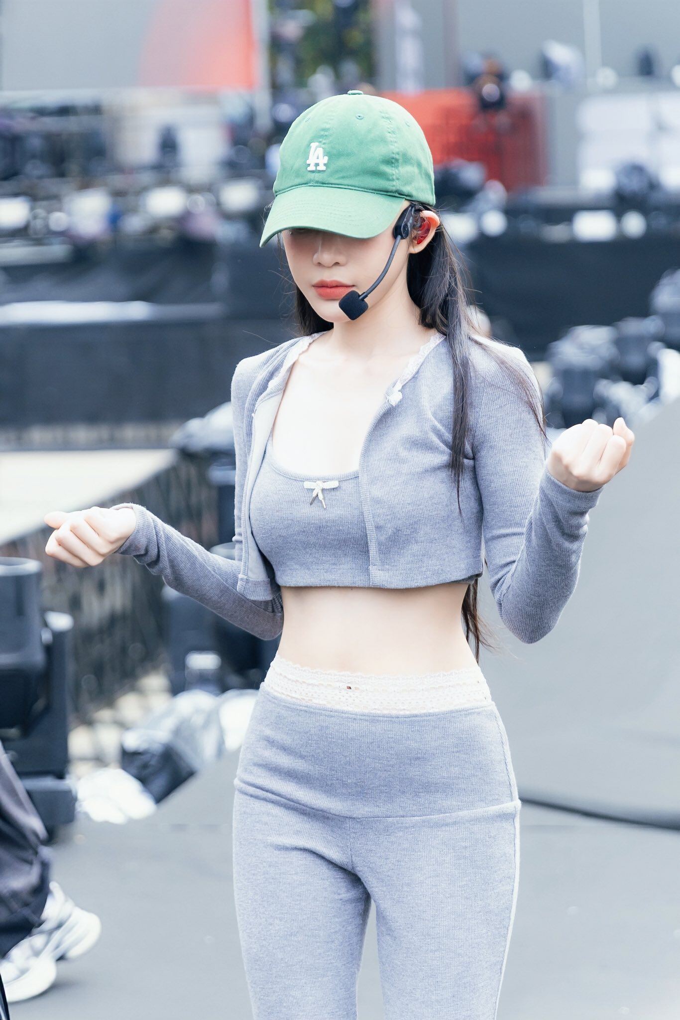 "Con gái" Trường Giang là nàng thơ mới của Trấn Thành, đẹp siêu thực như AI, eo nhỏ 56cm vạn người mê - 15