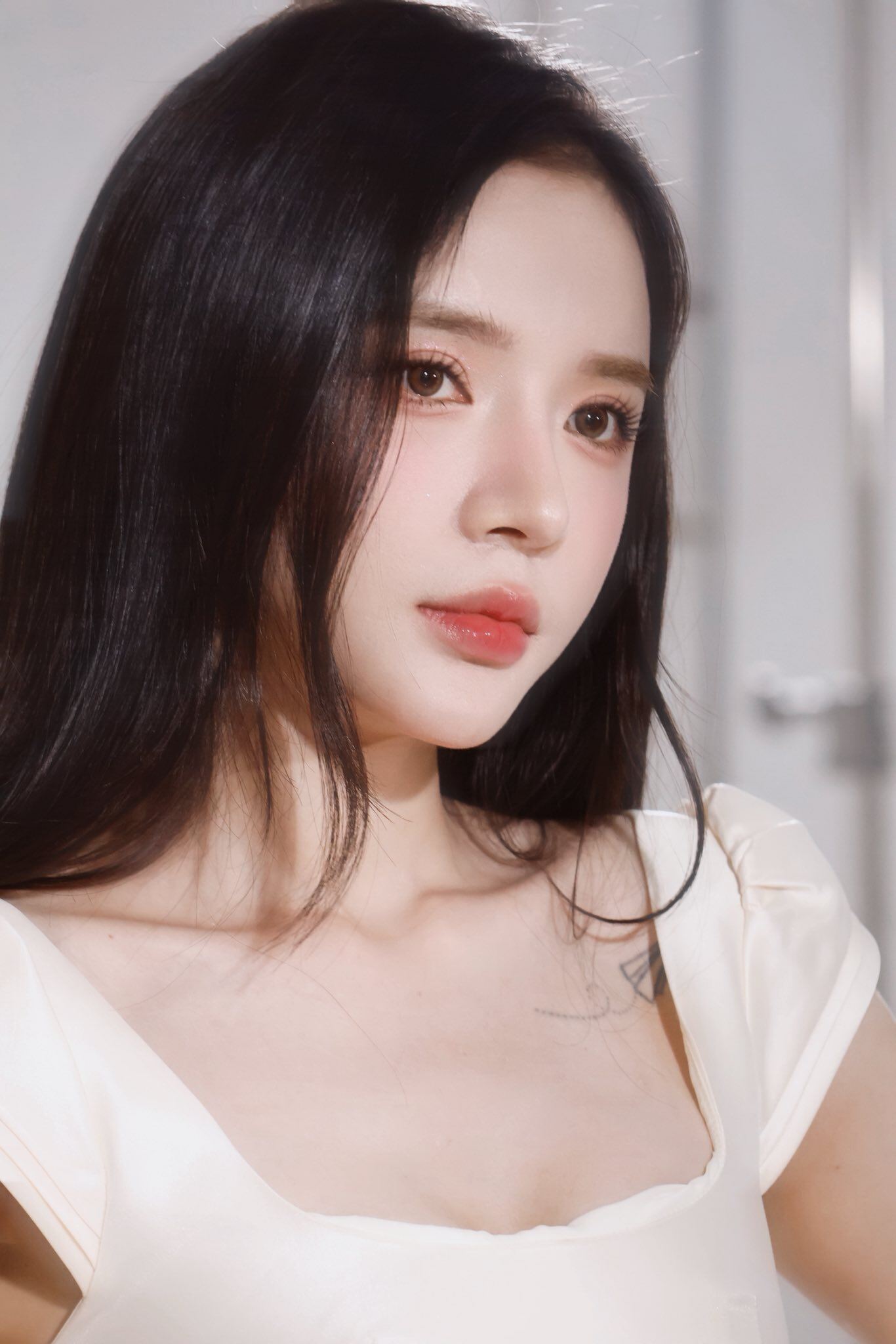 "Con gái" Trường Giang là nàng thơ mới của Trấn Thành, đẹp siêu thực như AI, eo nhỏ 56cm vạn người mê - 8