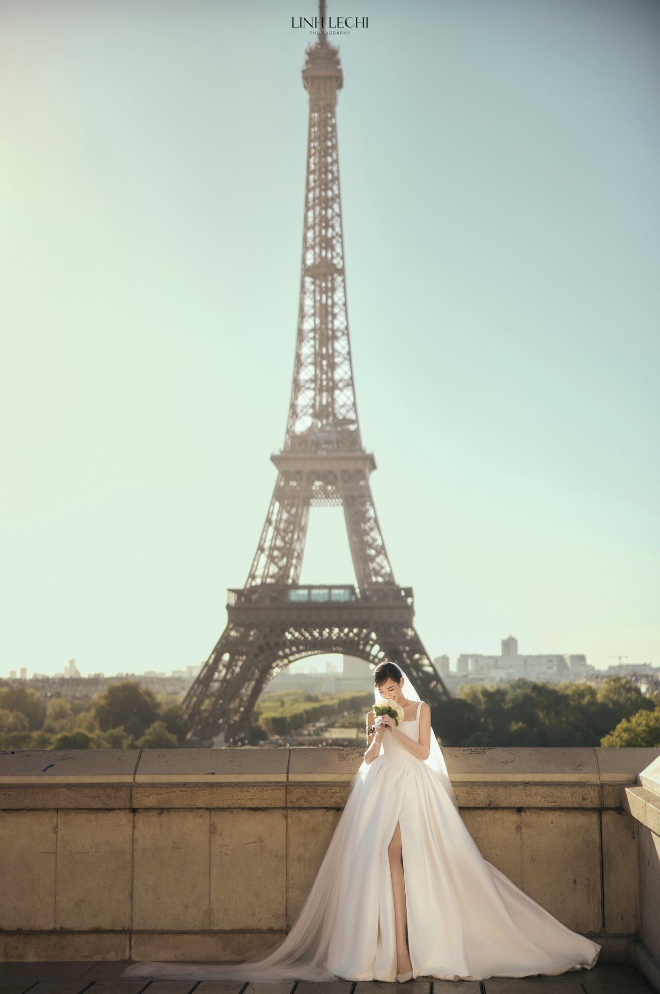 Hoa hậu Đỗ Thị Hà khoe "cặp kiếm Nhật" dài 1m11 trứ danh trong bộ ảnh cưới đẹp như tranh ở Paris - 7